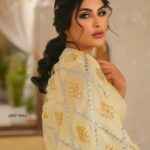Soheir Salah Instagram - رمضان كريم عليكم 🌙🤍 تصوير @saif.teemo الدراعة والاكسسوارات @danida_dantella مكياج وشعر @masa_beauty_center شكراً ادارة مطعم @eve.iraqi