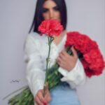 Soheir Salah Instagram - حلو رقم 27 مو 😂😂 كبرت سنة وكل سنة احبها اكثر من القبلها لان الناس الاحبها يمي بكل عيد ميلاد وكل سنة احقق شي احبه واريده بس هذه السنة شنو تتمنونلي؟❤️ . هذه الصور جانوا اول هدية الي من @saif.teemo