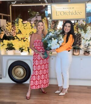Solange Gomes Instagram - Hoje estive no shopping @villagemall e fui conhecer de pertinho a @maisondelorchidee.br da  maravilhosa jornalista e empresária @claudia_ccruz 

Se vocês assim como eu, são apaixonadas por orquídeas permanentes, essas são especiais, pois todos os arranjos são criados por @claudia_ccruz 

#arquitetura #designerdeinteriores #orquideas