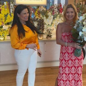 Solange Gomes Instagram - Hoje estive no shopping @villagemall e fui conhecer de pertinho a @maisondelorchidee.br da  maravilhosa jornalista e empresária @claudia_ccruz 

Se vocês assim como eu, são apaixonadas por orquídeas permanentes, essas são especiais, pois todos os arranjos são criados por @claudia_ccruz 

#arquitetura #designerdeinteriores #orquideas