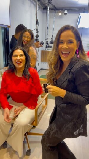 Solange Gomes Instagram - Um pouquinho do que rolou na última gravação para deixar vocês com gostinho de quero mais. 🤭😄

Que divertido foi estar com você maravilhosa, @gomessolange! ❤️❤️💋

E aí, você está ansioso para amanhã? Comenta aqui. 👇🏻💋

#tabenitopodcast #tabenito #podcast #videocast