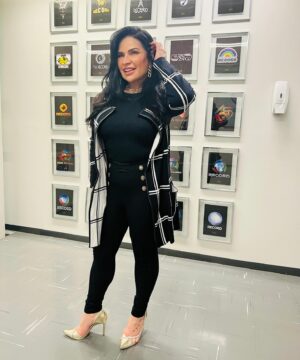 Solange Gomes Instagram - Gostaram do lookinho do dia para o trabalhar?