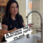 Solange Gomes Instagram - Vocês sabem que eu estou reformando meu apartamento, né? E para a minha cozinha o modelo que eu escolhi foi a espiral da Kitbaco. Uma torneira linda e estilosa, com 10 anos de garantia e que vai facilitar muito o meu dia a dia. Quer saber como garantir a sua e mudar sua cozinha de patamar? Vem comigo! #arquitetura #cozinha #designerdeinteriores #publi