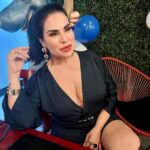 Solange Gomes Instagram - A mãe da @stephaniegomees deu uma folguinha no plantão do PlayPlus e foi dar uma voltinha enquanto tudo na Mansão está calmo. 🥷🏻#teamstephaniegomes #agrandeconquista #recordtv