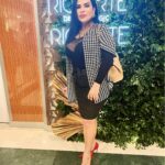 Solange Gomes Instagram - Qual cor de Scarpin vocês usariam com esse look? #lookdodia #shoes #mulheres