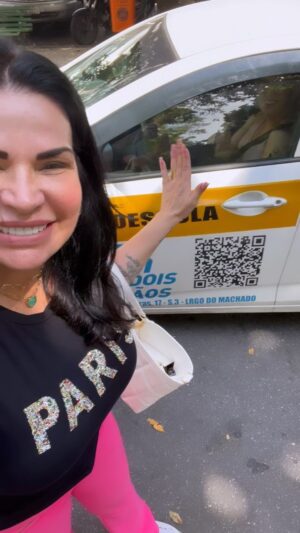 Solange Gomes Instagram - Gente, vem comigo assistir ao primeiro dia de aula da minha filha @stephaniegomees na @autoescoladoisirmaos ! Vocês não vão acreditar na novidade que a Autoescola Dois Irmãos acabou de lançar! Agora, além de ter veículos novos e revisados sem adaptação de combustível, eles também oferecem um aplicativo exclusivo para acompanhar sua jornada de aprendizado. E o melhor: com avaliações personalizadas do instrutor sobre suas aulas e muito mais! É incrível como a tecnologia pode ajudar na hora de tirar a carteira de motorista, né? Eu já tô ansiosa para experimentar essa novidade na minha próxima aula!