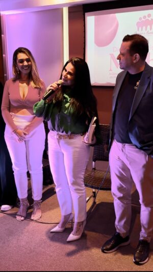 Solange Gomes Instagram - O Dia Internacional das Mulheres foi especial. A convite do @drcristianocastro da @clinicacresceresorrir levei um pouco da minha experiência de vida para o público presente. 
Meu carinho a @melissapediatra @thiagosodrereal 😌 #palestra #diainternacionaldamulher🌷