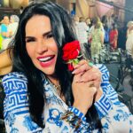 Solange Gomes Instagram - A flor do Roberto 🌹 🥹♥️🌹Obrigada filha @stephaniegomees por ter ido buscar para a mamãe.