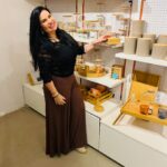 Solange Gomes Instagram - Sou fã dos produtos da @o.ikos e ontem fui pessoalmente visitar a sede da empresa aqui no Rio de Janeiro e participei da live da Shopee. #publi #casa Você também ama comprar produtos incríveis para o seu lar?