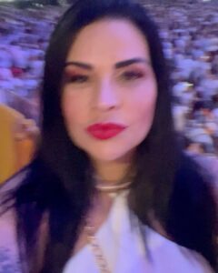 Solange Gomes Instagram - Assim foram as minhas boas vindas a 2024. 🫶🏼🥂Desejo à todos primeiramente o mais importante: saúde. @charlesdaves @cininha_de_paula @cseventos @vista.reveillon