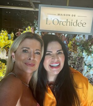 Solange Gomes Instagram - Hoje estive no shopping @villagemall e fui conhecer de pertinho a @maisondelorchidee.br da  maravilhosa jornalista e empresária @claudia_ccruz 

Se vocês assim como eu, são apaixonadas por orquídeas permanentes, essas são especiais, pois todos os arranjos são criados por @claudia_ccruz 

#arquitetura #designerdeinteriores #orquideas