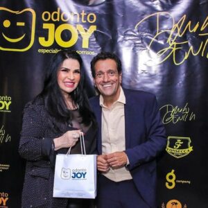 Solange Gomes Instagram - O bom da vida é conquistar amigos e acompanhar o sucesso deles de pertinho. Parabéns @diogovilela.odontojoy @odontojoy @odontojoy.aldeiadaserra por mais uma etapa profissional bem sucedida. #dentes #odonto