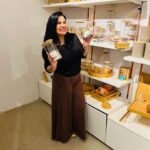Solange Gomes Instagram - Sou fã dos produtos da @o.ikos e ontem fui pessoalmente visitar a sede da empresa aqui no Rio de Janeiro e participei da live da Shopee. #publi #casa Você também ama comprar produtos incríveis para o seu lar?