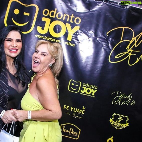 Solange Gomes Instagram - O bom da vida é conquistar amigos e acompanhar o sucesso deles de pertinho. Parabéns @diogovilela.odontojoy @odontojoy @odontojoy.aldeiadaserra por mais uma etapa profissional bem sucedida. #dentes #odonto