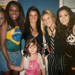 Solange Gomes Instagram - Aquela moça linda que hoje está brilhando em @agrandeconquista na @recordtvoficial era fã do grupo Rouge e em 2005, a mamãe da Stephanie a levou para assistir ao show e conhecer todas integrantes no camarim. @alinewirley @limartinsoficial @karinhils @fantinetho @gomessolange E aí? A nossa Stephanie mudou muito?