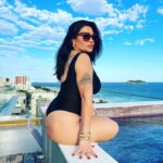 Solange Gomes Instagram - Pensando nos próximos capítulos da minha vida. E com isso ganhei 10 quilinhos de pura ansiedade 😒🍺🥖🍞🎂e também alergia no popô 🤷🏻‍♀️