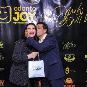 Solange Gomes Instagram - O bom da vida é conquistar amigos e acompanhar o sucesso deles de pertinho. Parabéns @diogovilela.odontojoy @odontojoy @odontojoy.aldeiadaserra por mais uma etapa profissional bem sucedida. #dentes #odonto