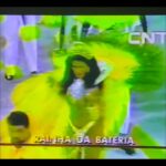 Solange Gomes Instagram - “Quem é ela?” perguntou o locutor em 1997 na minha estreia como rainha de bateria da São Clemente. A pobi da modelo aqui iniciando no carnaval e a escola de samba não enviou meu nome para a emissora CNT 🤦🏻‍♀️😩 Mas é assim mesmo, sem luta não há vitória! Pra ficar melhor ainda, quando cheguei na concentração, nada de camarote e credencial bora voltar a pé no meio da multidão caminhando umas 2 horinhas até o metrô de volta pra casa. 😩🤦🏻‍♀️ Eu tenho orgulho demais!
