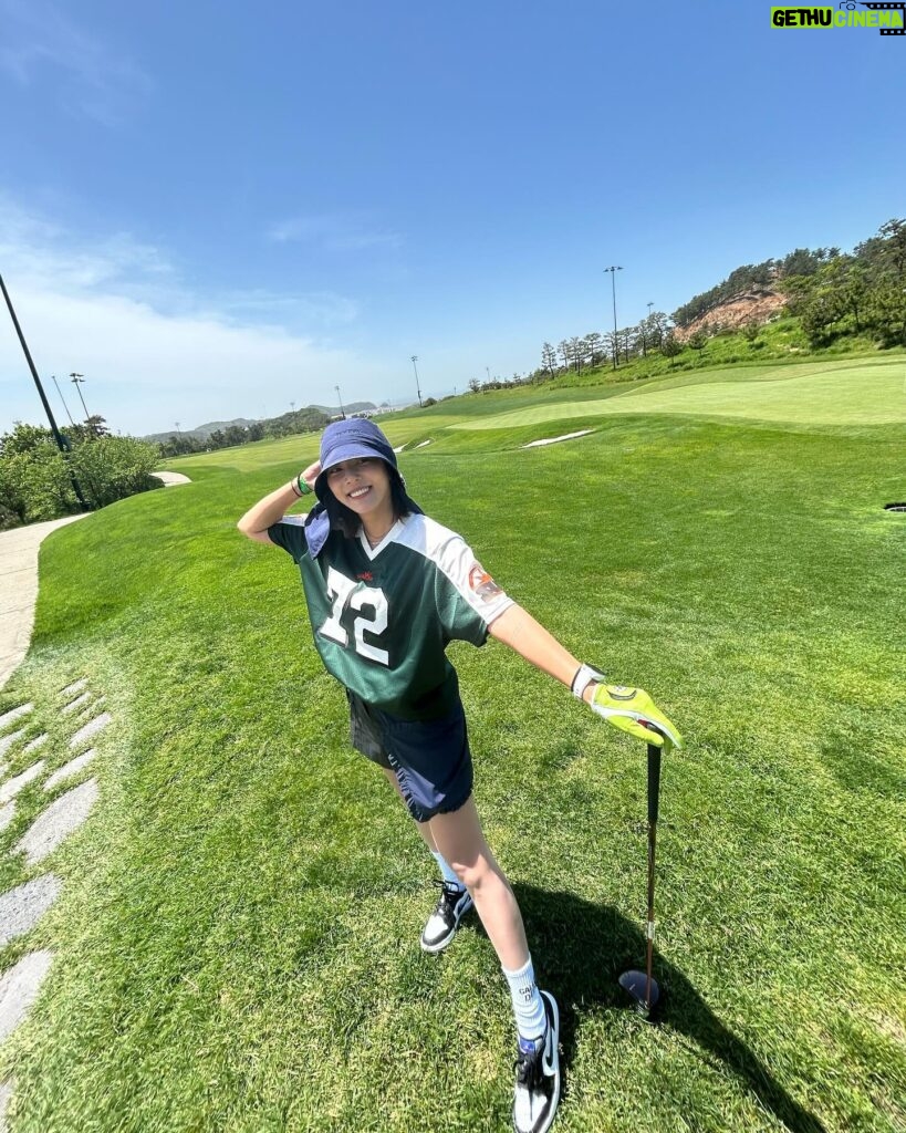 Son Dam-bi Instagram - 아픈 걸 모두 잊게 하는 7th 그린컵 데이🌸⛳️ 모든 게 완벽했다 너무 고생한 언니에게 박수를👏👏♥️ @limji0509 @thegreencup.official