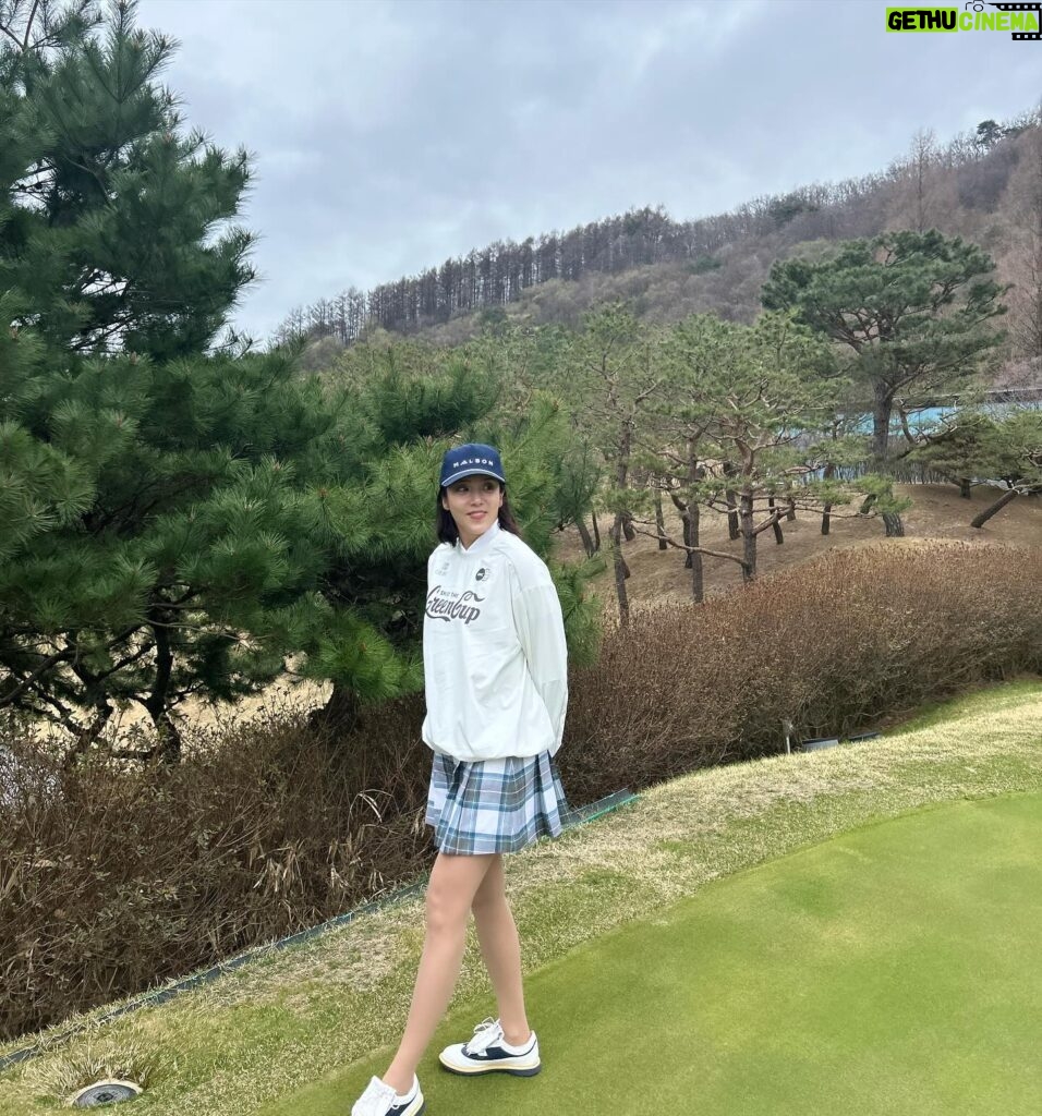 Son Dam-bi Instagram - always happy😘🏌🏻‍♀️⛳️