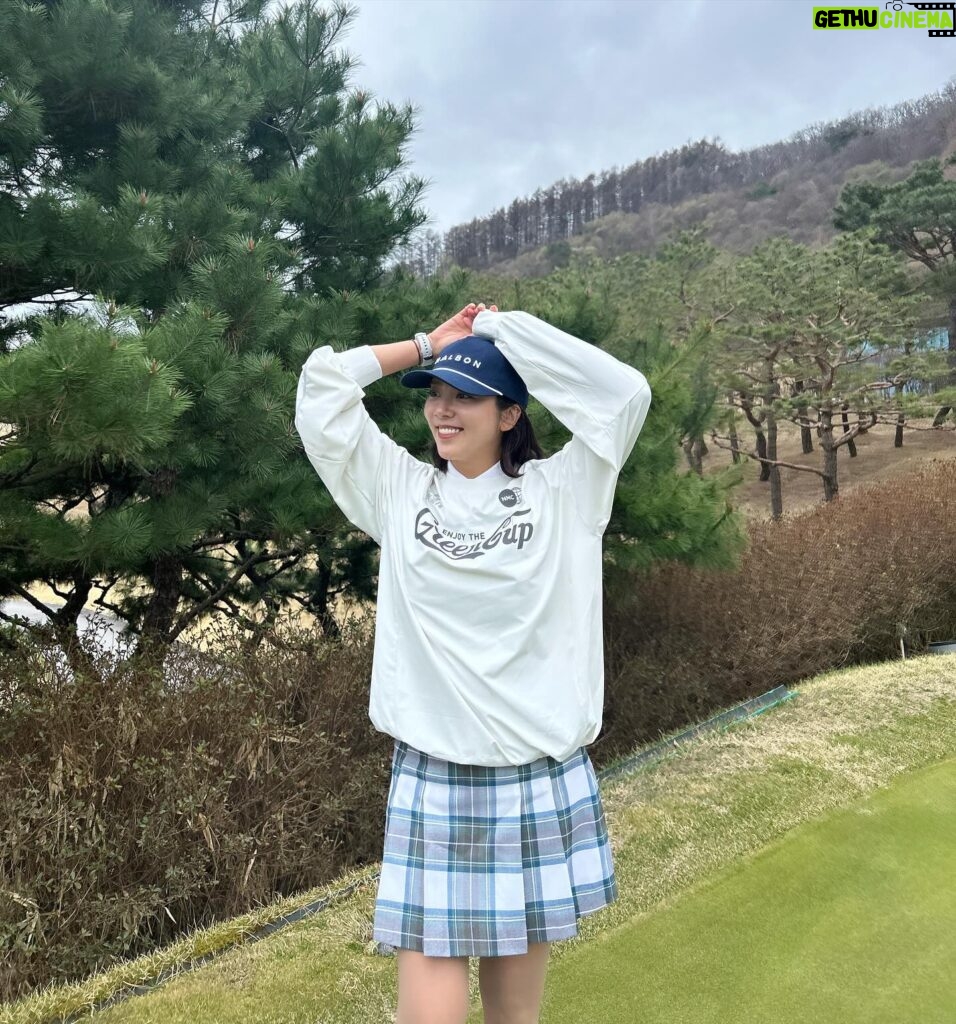 Son Dam-bi Instagram - always happy😘🏌🏻‍♀️⛳️