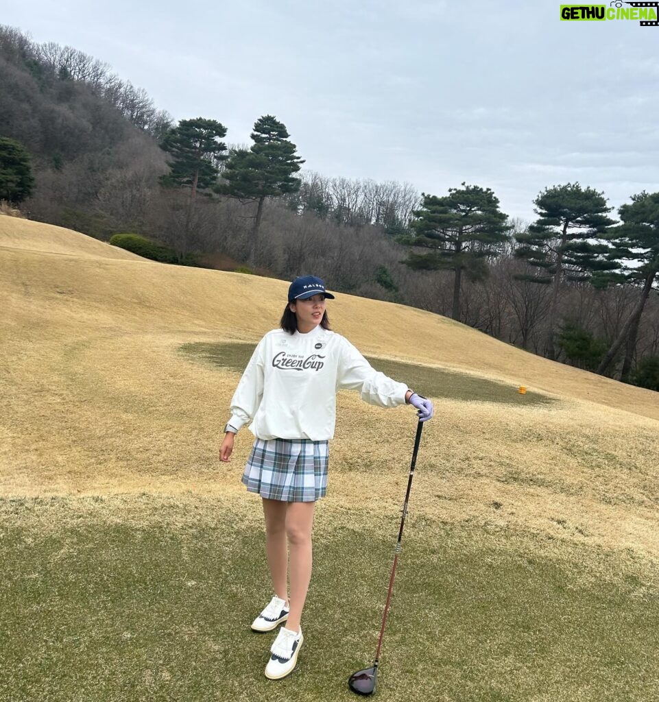 Son Dam-bi Instagram - always happy😘🏌🏻‍♀️⛳️