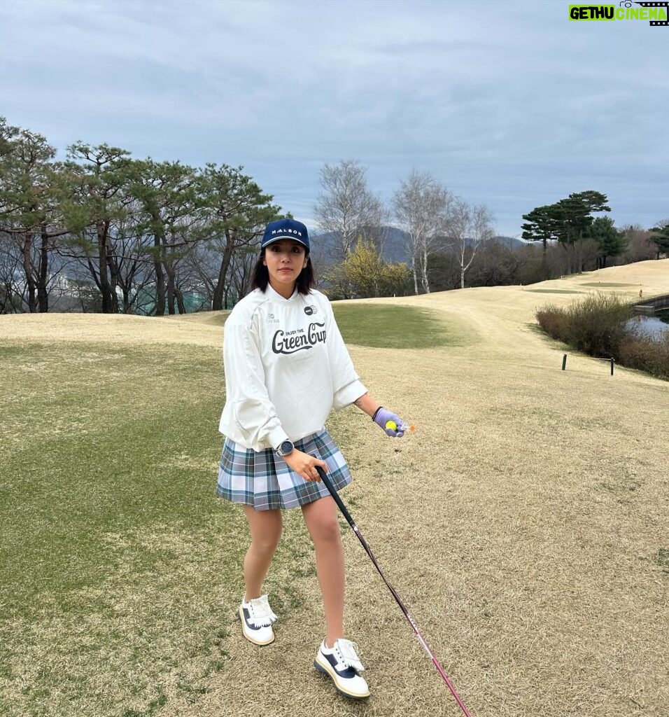 Son Dam-bi Instagram - always happy😘🏌🏻‍♀️⛳️