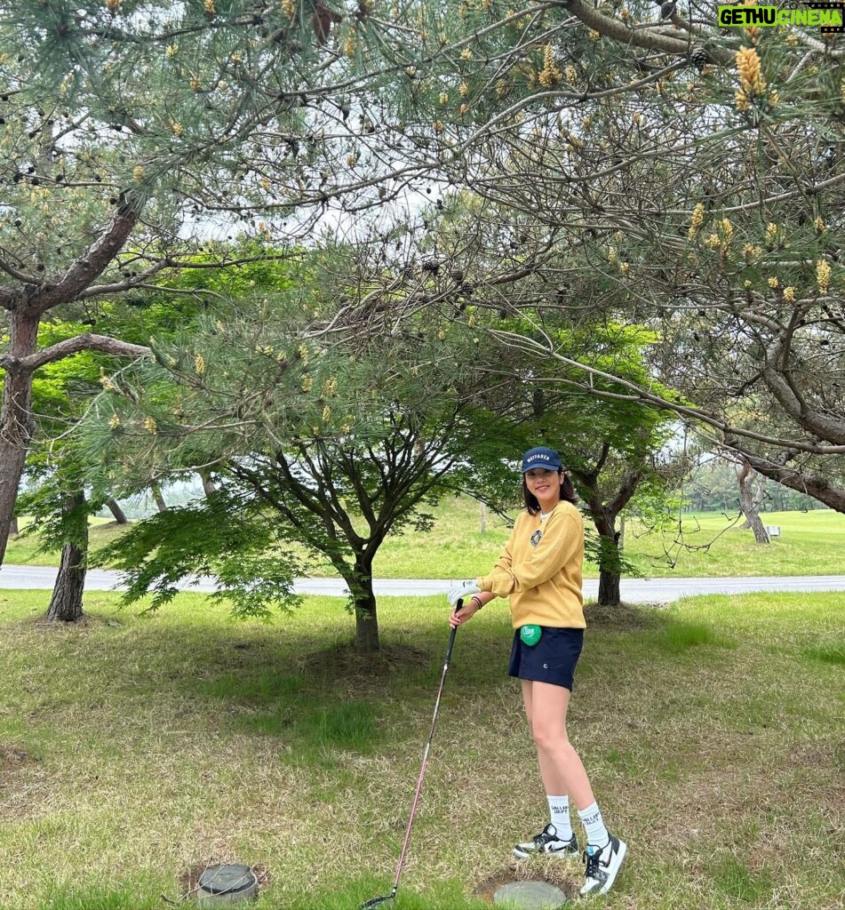 Son Dam-bi Instagram - 자상한 남편 덕분에 행복한 라운딩🏌🏻‍♀️⛳️ 수잔 언니 너무 땡큐😘😘 @misspark130