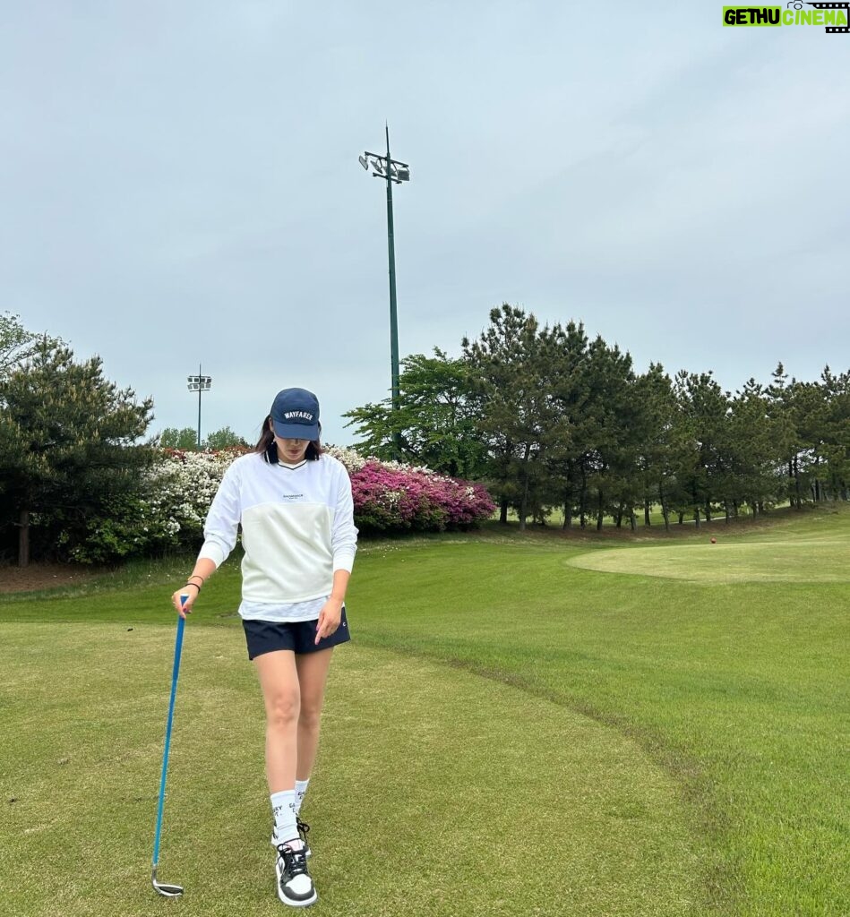 Son Dam-bi Instagram - 자상한 남편 덕분에 행복한 라운딩🏌🏻‍♀️⛳️ 수잔 언니 너무 땡큐😘😘 @misspark130