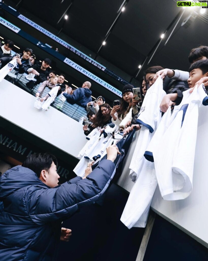 Son Heung-min Instagram - 400 appearances at our club is a special milestone and a really proud feeling for me and my family. Last night was not the result we wanted, but to look back on this time so far with you all, I feel a feeling of joy and pride, and I am so thankful for you all making London my second home. 🤍 @spursofficial