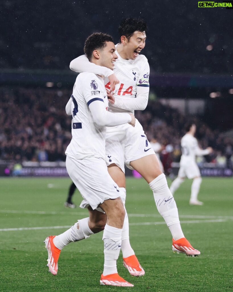 Son Heung-min Instagram - 400 appearances at our club is a special milestone and a really proud feeling for me and my family. Last night was not the result we wanted, but to look back on this time so far with you all, I feel a feeling of joy and pride, and I am so thankful for you all making London my second home. 🤍 @spursofficial