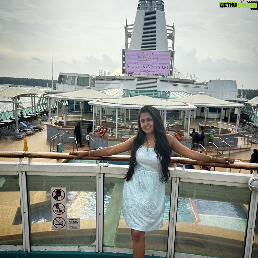 Sonal Kaushal Instagram - Last post from the cruise trip! New vacation pics coming soon 😛 One experience that I would recommend everyone to experience is a Cruise Vacation! We had a wonderful time at the @cordeliacruises. Family, Leisure, Comfort, Luxury, Sea, Smile, Great hospitality.. what else would you need? #CordeliaCruises #CordeliaCruise #Empress #Cruise #Ocean #Sunset #Luxury #Mumbai #Lakshadweep #Vacation #Traveloncruise