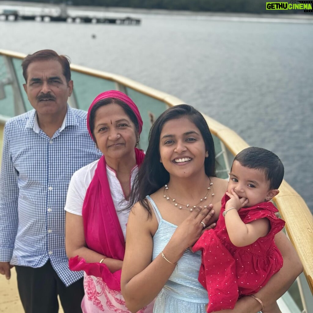 Sonal Kaushal Instagram - Last post from the cruise trip! New vacation pics coming soon 😛 One experience that I would recommend everyone to experience is a Cruise Vacation! We had a wonderful time at the @cordeliacruises. Family, Leisure, Comfort, Luxury, Sea, Smile, Great hospitality.. what else would you need? #CordeliaCruises #CordeliaCruise #Empress #Cruise #Ocean #Sunset #Luxury #Mumbai #Lakshadweep #Vacation #Traveloncruise