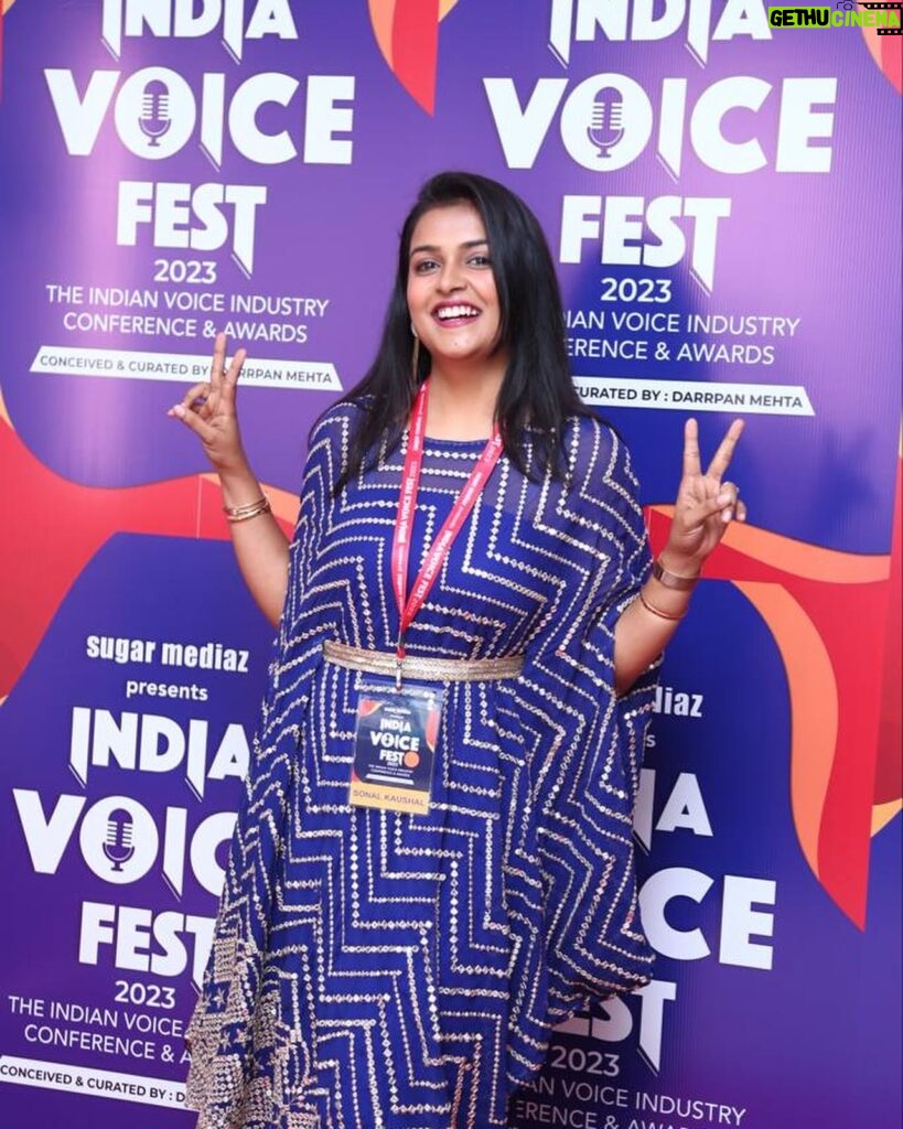 Sonal Kaushal Instagram - 💙 Talent se bhari ek shaam 💗 @indiavoicefest 🎙️ Outfit by @tbwbyurvidama