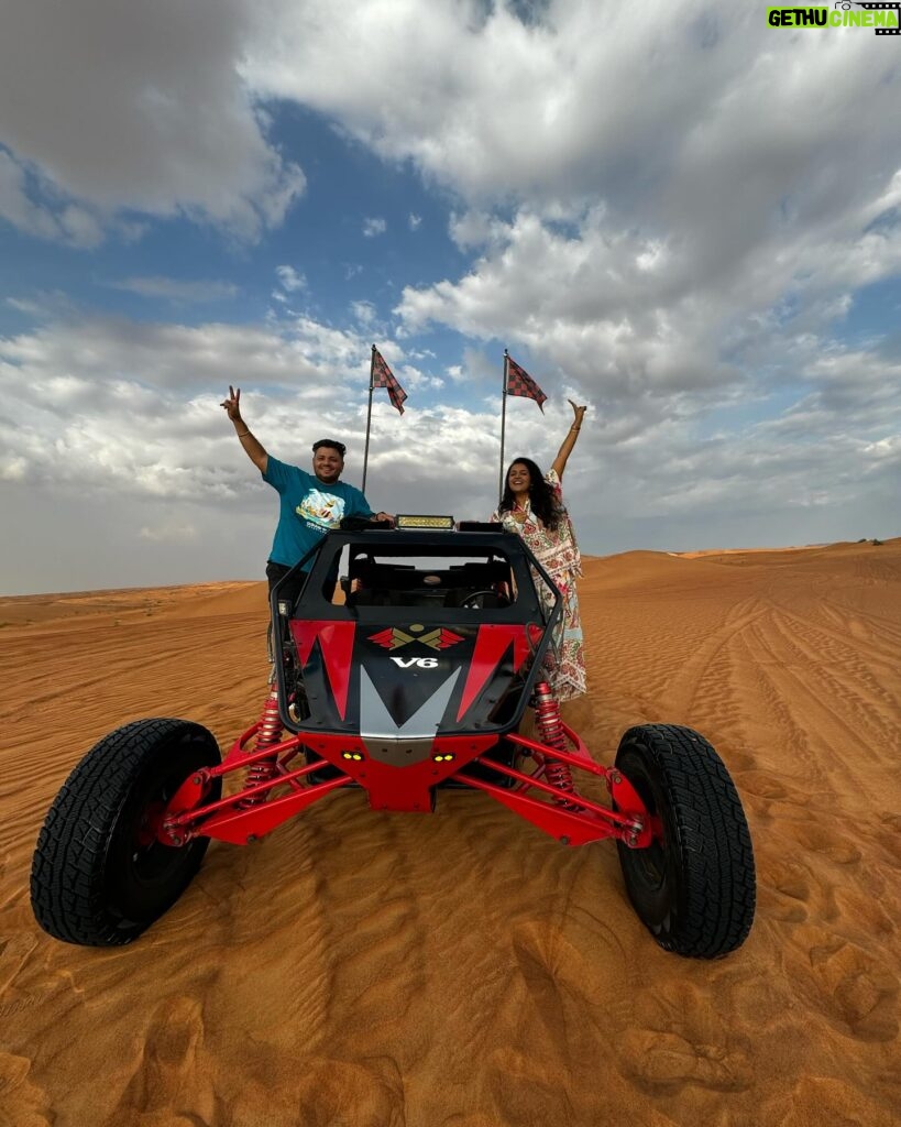 Sonal Kaushal Instagram - Day 1 at Dubai ~ Desert Safari with @arabianexpeditiondubai. Creating memories ❤️ PS: I wish, for every wife, handling husbands was as easy as the first picture 😂😂😂 #dubai #dubai2023 #familyholiday