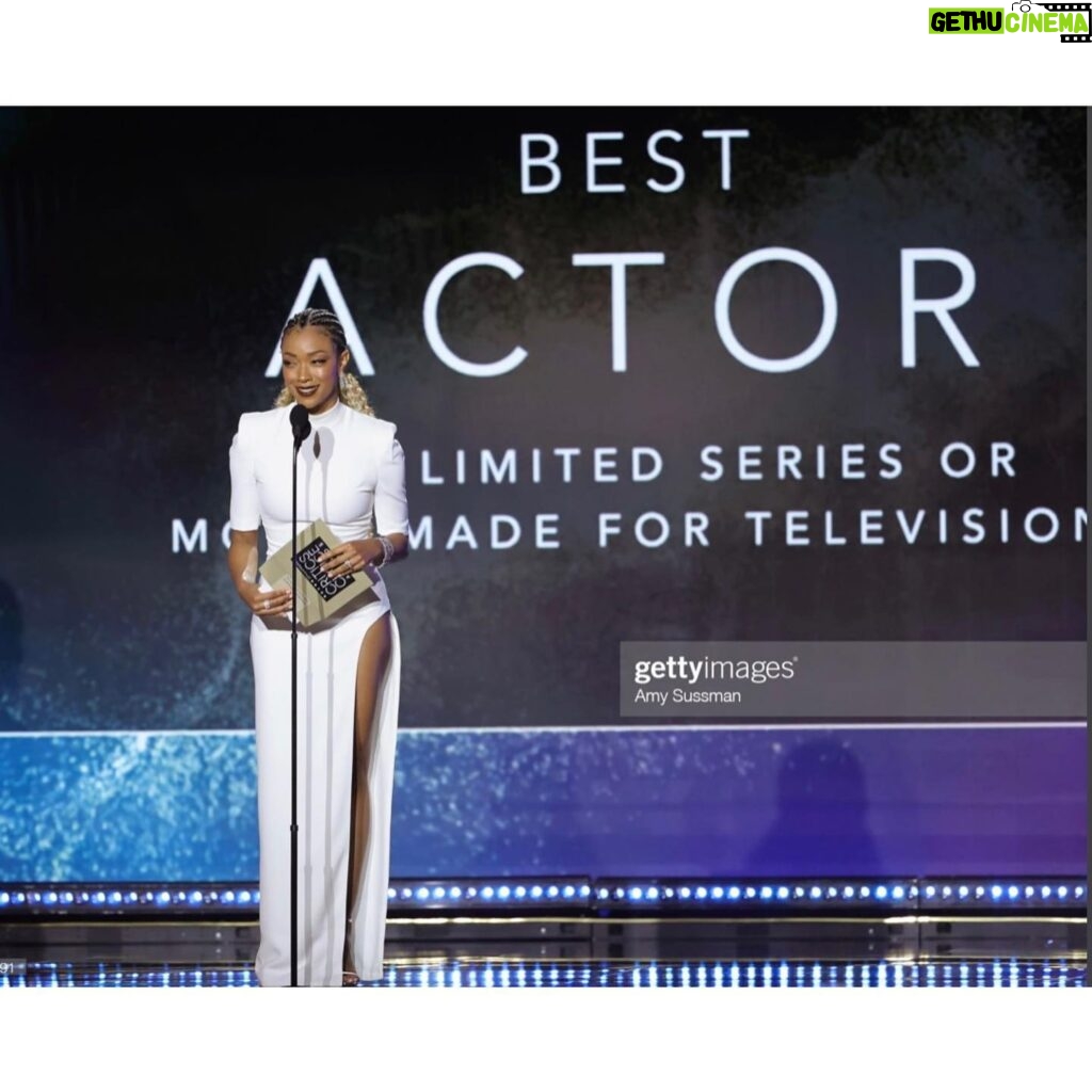 Sonequa Martin-Green Instagram - 💫 ~ The Critics Choice Awards ~ 💫 _____________ Dress: @monotofficial Shoes: @jimmychoo Jewelry: @chopard Hair: @lovingyourhair (and killed it) Makeup: @gregoryarlt (and killed it) Styling: @shionat (aaaand killed it) Hunk: @iamkenricgreen (dashing as always) _____________ What a great time. Big congrats to Michael and all the winners and nominees! 🖤