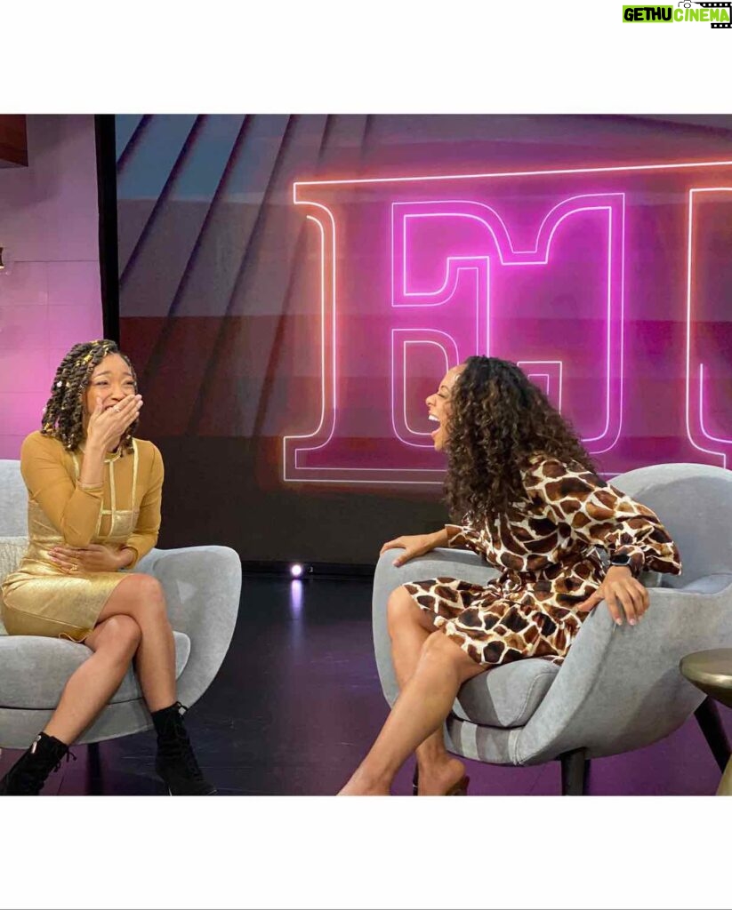 Sonequa Martin-Green Instagram - Tune in TONIGHT to @entertainmenttonight ! Me and the matchless @nischelleturner bonded through important conversation, belly laughter and even a few tears. I’ve always adored and respected Nischelle and her work, and now that I know the full deal, it’s dope to celebrate her during this #blackhistorymonth (and on) for making history as the first Black woman to host nightly in the 40-year history of Entertainment Tonight! ✊🏽 I definitely had a fan girl moment meeting her y’all! 🖤 It was an honor to connect with you Nischelle. You’re blazing a trail and changing the game, and you’re even more inspiring and beautiful in person. #sheisaqueen #entertainmenttonight #startrekdiscovery #grateful