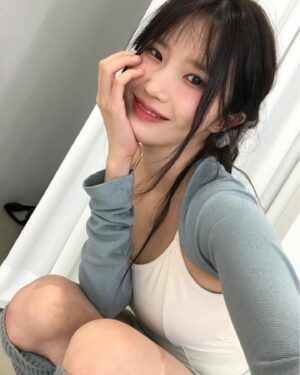 Song Ha-young Instagram - 🩰🩵