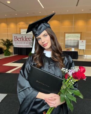 Sonia Ammar Instagram - 👩🏻‍🎓 @berkleecollege #berkleegrad2022