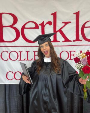 Sonia Ammar Instagram - 👩🏻‍🎓 @berkleecollege #berkleegrad2022