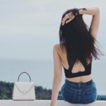 Sonia Sui Instagram - 每個人生命裏都有很多小天使， 只是沒開竅會看不太到。 但開竅也不需要多麼偉大的方法，只需要瞭解我們本來是一無所有。 #人人都可以是別人的天使 #人人也都可以練習去看見 #peaceofmind #wecandothistogether #valextra