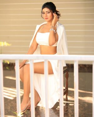 Soniya Bansal Instagram - Being happy never goes out of style