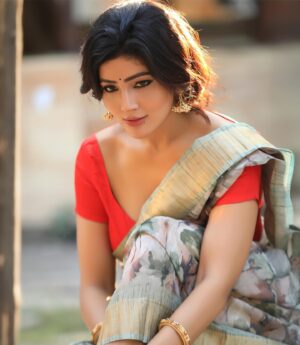 Soniya Bansal Instagram - Be who you are and say what you feel, because those who mind don't matter, and those who matter don't mind.  Credits for saree

Outfit @kaaishabyshalini
Hand accessories @aquamarine_jewellery
Neckpiece @rubans.in @oakpinionpr
Styled by @shru_birla