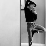 Sophia di Martino Instagram - This makes it look like I am well balanced
