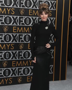 Sophia di Martino Instagram - …and then there were the @iemmys where I was very proud of Will, cried (an embarrassing amount) at the acceptance speeches and my legs got a work out from standing ovations. 
Oh, and I got to rock this amazing @nafsikaSkourti gown 🖤
Face @sandyganzer
Hair @nikkiprovidence
Styling @karenclarkson 
Shoes @jimmychoo
Earrings @vraiofficial 
Ring @stephenwebsterjewellery 
Photo: AP/Invision for the Television Academy, © Television Academy @gettyentertainment #EMMYS
Photo: AP/Invision for the Television Academy, © Television Academy @gettyentertainment #EMMYS