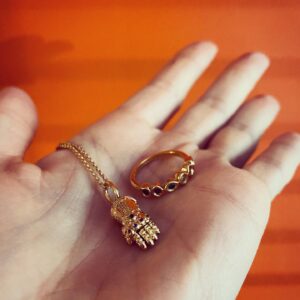 Sophia di Martino Instagram - Got my hands on the infinity stones! How gorgeous are these @TheOfficialPandora #PANDORAxMARVEL pieces?
