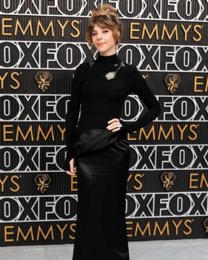 Sophia di Martino Instagram - …and then there were the @iemmys where I was very proud of Will, cried (an embarrassing amount) at the acceptance speeches and my legs got a work out from standing ovations. 
Oh, and I got to rock this amazing @nafsikaSkourti gown 🖤
Face @sandyganzer
Hair @nikkiprovidence
Styling @karenclarkson 
Shoes @jimmychoo
Earrings @vraiofficial 
Ring @stephenwebsterjewellery 
Photo: AP/Invision for the Television Academy, © Television Academy @gettyentertainment #EMMYS
Photo: AP/Invision for the Television Academy, © Television Academy @gettyentertainment #EMMYS