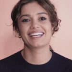 Sophie Charlotte Instagram - O que começou com um simples pedido "Sophie, dá um mordidão nesse pão!" foi tão longe que virou hit na internet! Os fãs não pouparam criatividade e fizeram milhões de versões do meme do pãozinho, da distorcida até a invertida (sim, tem versão para todos os gostos!) 😂 Quer descobrir os bastidores sobre esse meme de sucesso? Vem com a gente no Charlotteverso! 🥖😎 #DoPlimAoPlay