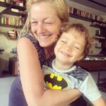 Sophie Charlotte Instagram - Minha Mãe! Mar de amor . Porto Seguro . Seu dia . Dia 8 de março . Dia internacional de LUTA. Celebro você , e tudo de seu que me habita. E para além de mim , seu neto. Ser OMA de Otto. Ser presença quando não posso. Pegar na escola , dar comida , banho. Amor. Puro amor. Não tem nada mais sagrado que amor de mãe . Viva Renate! Renascimento! Muitas voltas ao redor do sol ☀️(da Praia) ! Que sempre irá te iluminar ! Te amo . 💛 ICH LIEBE DICH!