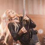 Sophie Lloyd Instagram - Music Video for ‘Let it Hurt’ featuring the amazing Chris Robertson from @blackstonecherryofficial comes out on the 9th Feb!!! ❤️🤘🏼 @cbrbsc 🎥 @kalvisuals #letithurt #sophielloyd #chrisrobertson #blackstonecherry #bsc #impostersyndrome #musicvideo #hardrock #countryrock #rockmusic #heavymusic #rockandroll